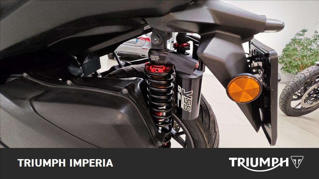 YAMAHA X-Max 300 Iron Abs